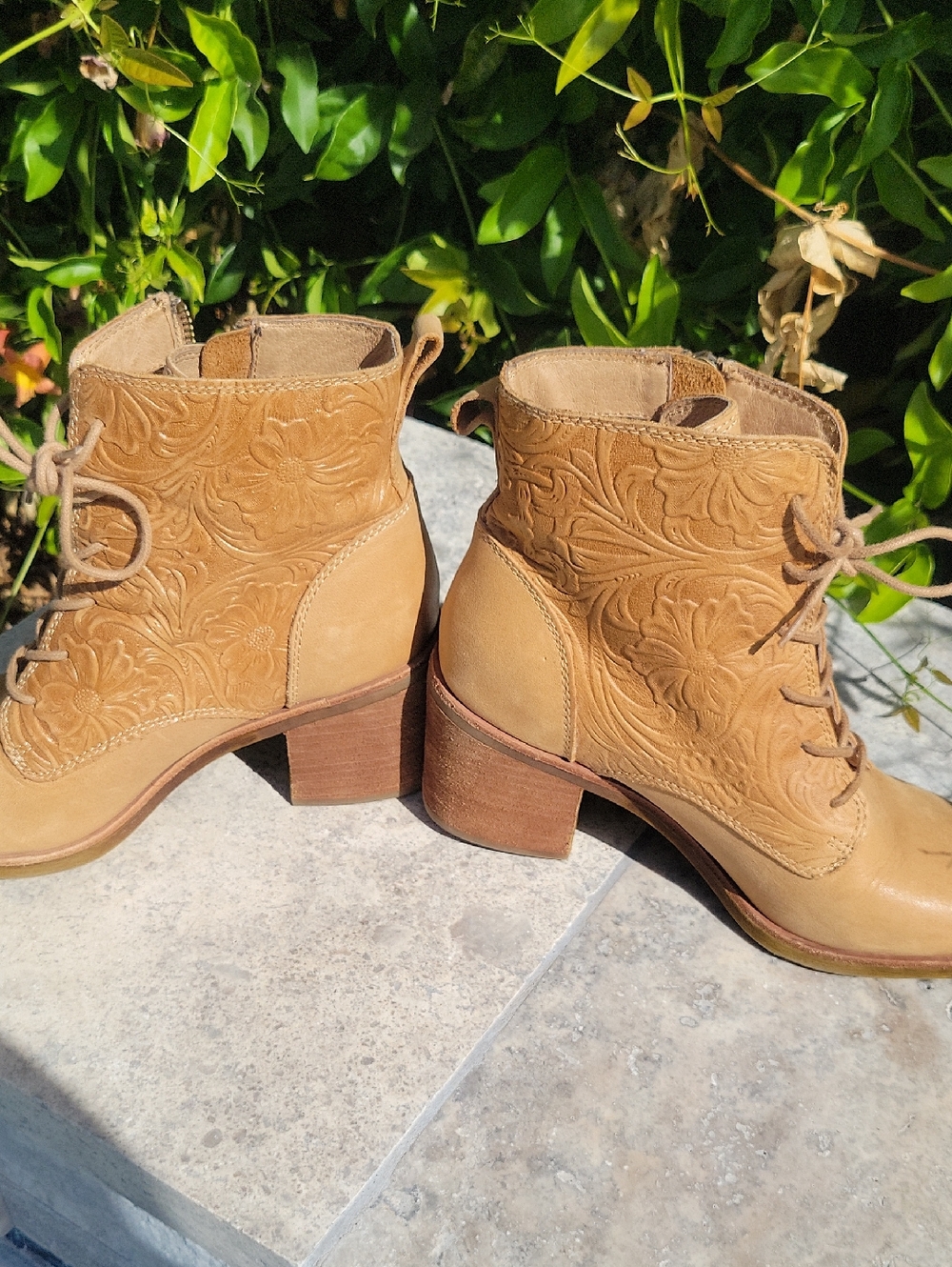 Sofft Sondra Tan Embroidered Lace-Up Leather Ankle Boots 7.5 - Picture 4 of 15